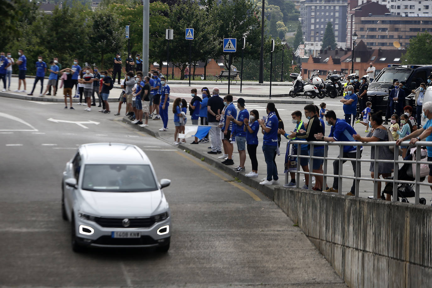 Así fue el recibimiento de la afición al Real Oviedo