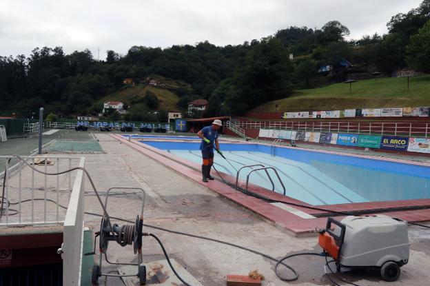 Turón reabrirá la piscina en la segunda quincena de este mes «tras una dura lucha»