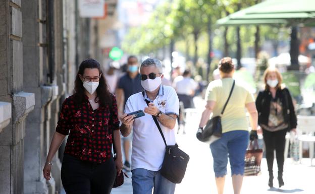 El Principado estudia la obligatoriedad del uso de mascarillas aunque exista distancia de seguridad