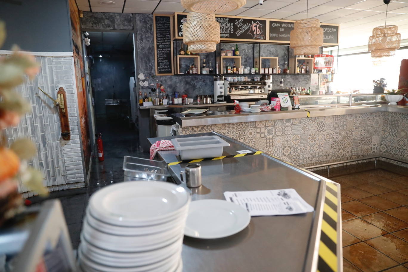 Incendio en la cafetería de Alcampo en Gijón