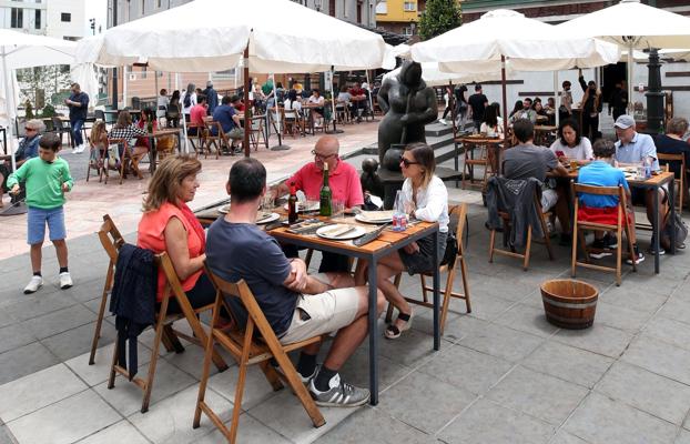 La hostelería y el comercio exprimen el verano para afrontar «un invierno muy complicado»