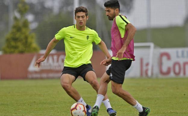 Marc Valiente y Gragera regresan a la convocatoria para el antepenúltimo duelo liguero del Sporting