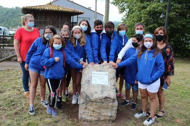 Los jóvenes de Cabranes 'encierran' al coronavirus en una cápsula del tiempo