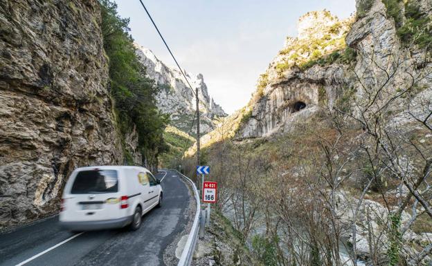 Rescatan a un hombre de 82 años en la Vía Ferrata del Desfiladero de la Hermida