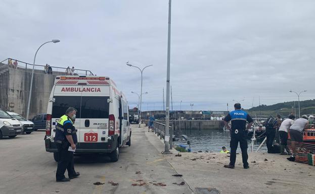 Trasladan a Valdecilla a un buzo que se sintió indispuesto mientras cortaba ocle en Llanes