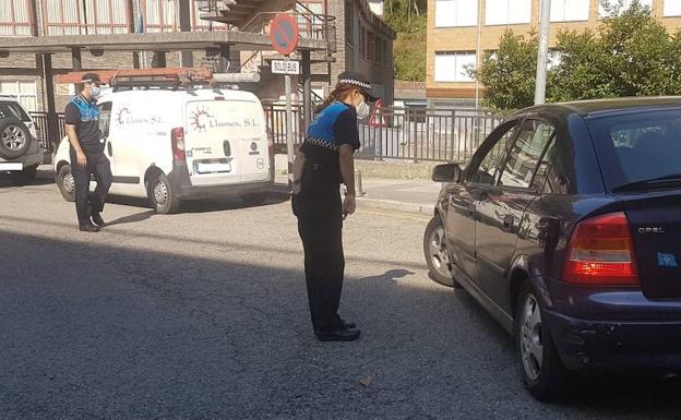 Cangas del Narcea sanciona a siete personas por disparar voladores sin permiso