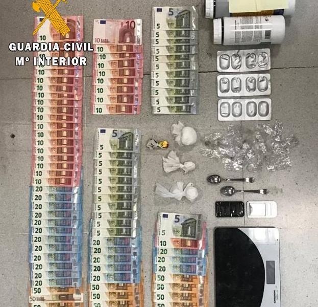 Una hostelera de Cangas del Narcea de 60 años, detenida por tráfico de drogas