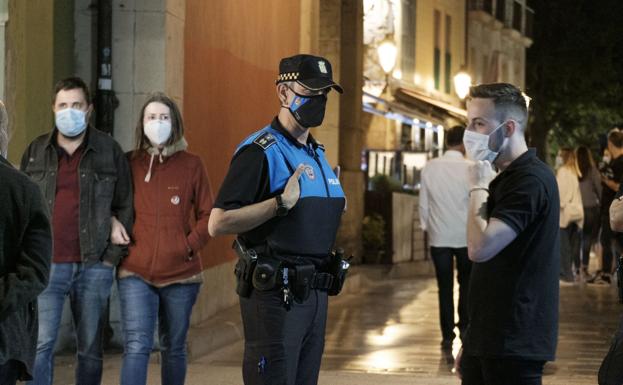 Sancionadas 328 personas por no llevar mascarilla y cinco bares por incumplir horario y aforo en Gijón