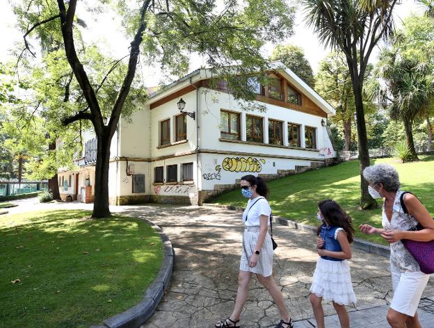 Los ovetenses ven «necesario» colocar cámaras en el Campo de San Francisco