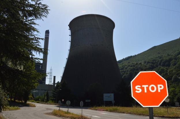Una empresa de Tineo quiere reconvertir la térmica en un complejo turístico