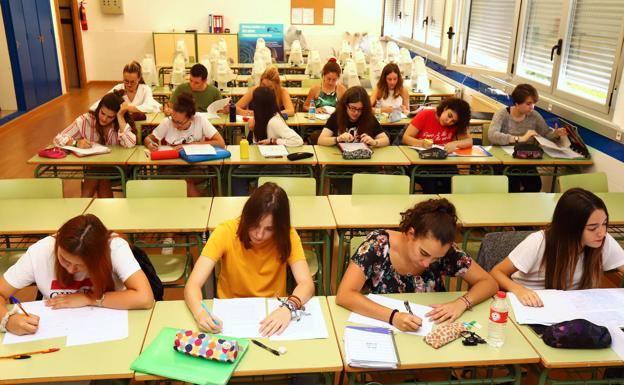 Los alumnos asturianos obtienen el segundo mejor resultado de España en competencia lectora, según el último informe PISA