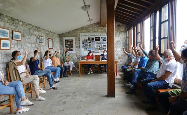Consejo de Pastores sin fiesta y con mascarilla