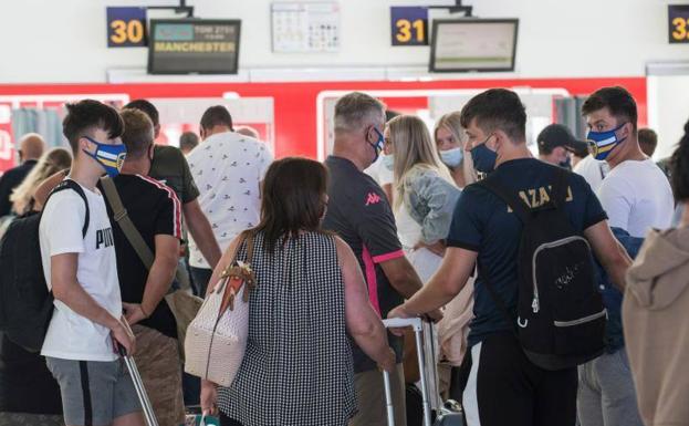 El Gobierno responde a las restricciones en Reino Unido y Francia: «España es un país seguro, la situación está controlada»