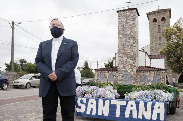 La iglesia de Granda sorprende a los feligreses casa por casa