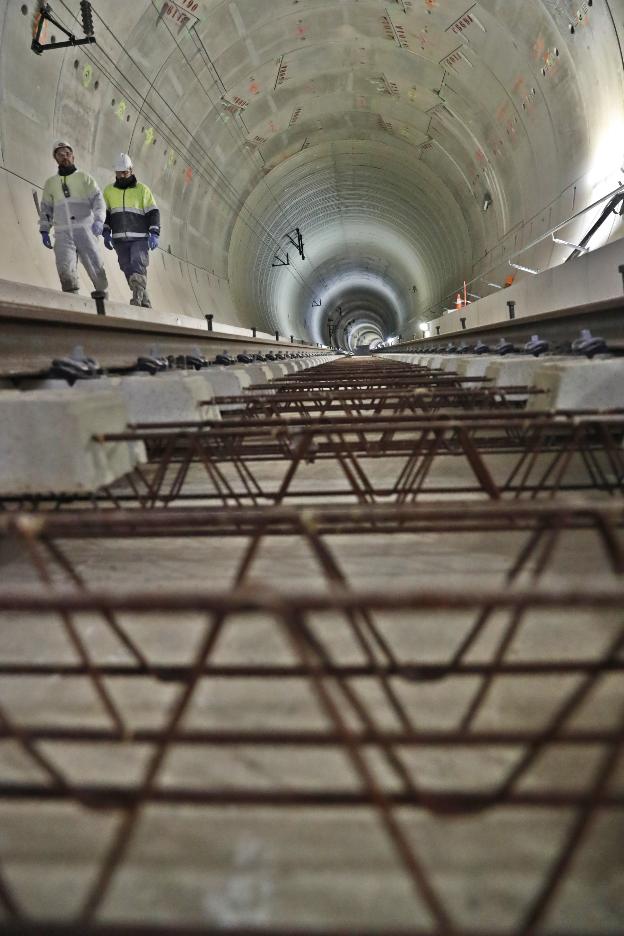 Ábalos planea recortar la inversión del AVE para destinar el dinero a cercanías