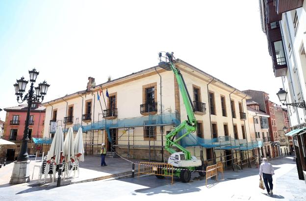 Oviedo asume la reparación del palacio de Inclán-Valdés ante la inacción del Estado