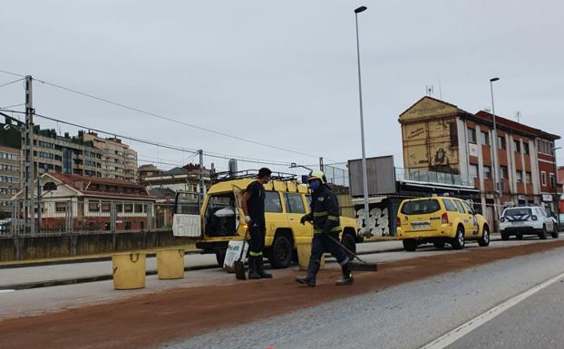 Los dos quemados con ácido sulfúrico continúan ingresados en el HUCA