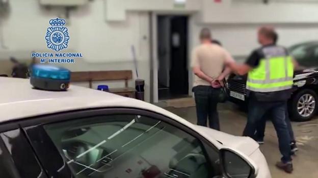 Detienen en Grado al autor de un atraco a punta de pistola en León y a su cómplice