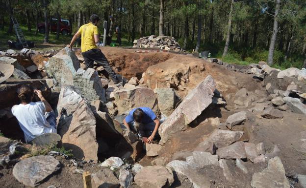 El dolmen de La Cobertoria, en Salas, se prepara para recibir visitas