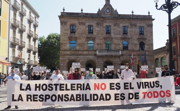 Coronavirus en Asturias | Hosteleros de Gijón y Oviedo inician movilizaciones contra las medidas del Principado