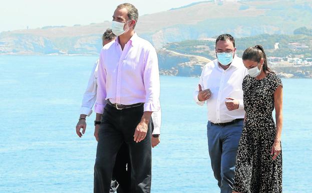 Los Reyes en Asturias | Felipe VI: «No será nada fácil superar esta crisis»
