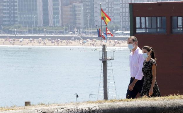 Los Reyes, enamorados del Cantábrico en Gijón