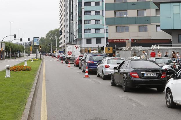 Aurelio Martín: «Queremos dinamizar las dos fachadas marítimas de Gijón porque se mueren económicamente»