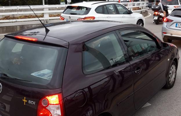 El primer fin de semana de agosto se cierra con atascos pese a la ausencia de la Feria