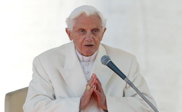 El papa emérito Benedicto XVI está «extremadamente frágil»