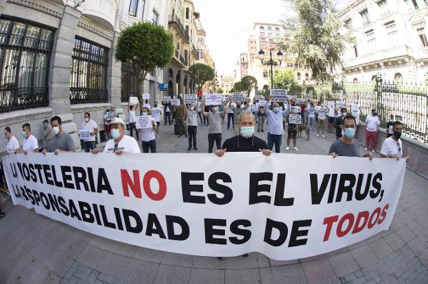 Coronavirus en Asturias | Cierran dos establecimientos hosteleros en Llanes tras el positivo por COVID-19 de un camarero