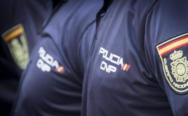 Un menor maltrata y amenaza de muerte a su padre por buscarle trabajo