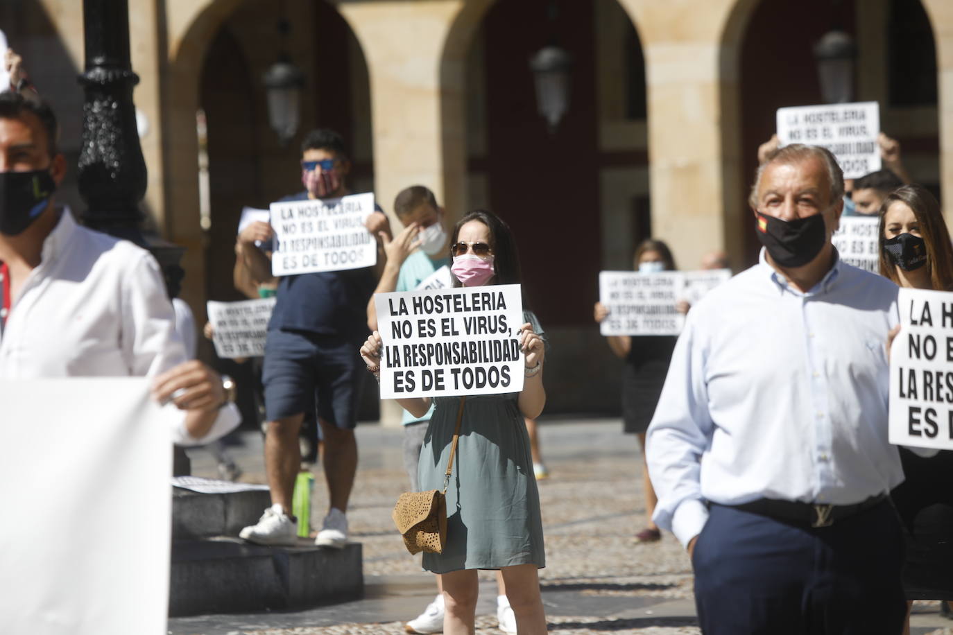 Protesta de los hosteleros del ocio nocturno en Gijón
