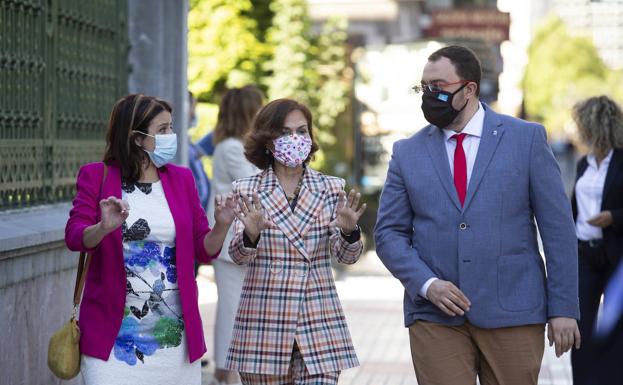 Calvo corrige a Pablo Iglesias: «El Rey Emérito no huye de nada; no está inmerso en ninguna causa»