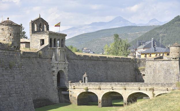 Jaca, lo verde empieza en los Pirineos