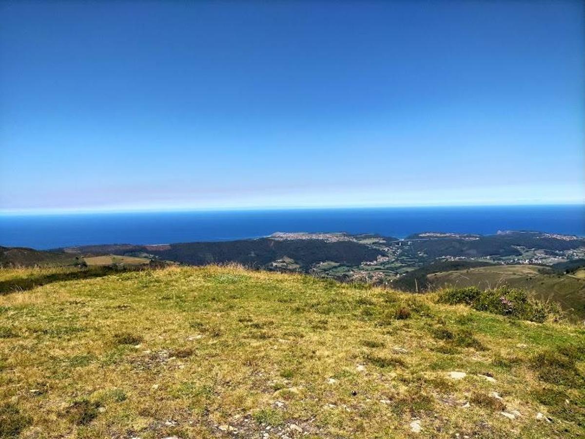 Ruta de las Brañas Vaqueiras de Cudillero por el Parque Eólico Pumar