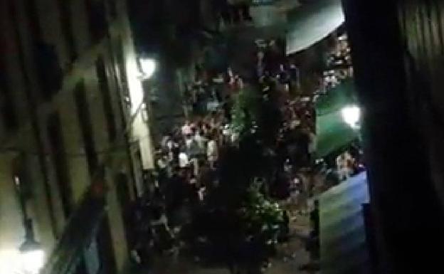 Coronavirus en Asturias | La Policía Local disuelve una fiesta en un bar de Oviedo y sanciona a 50 clientes