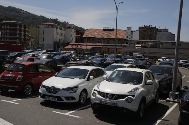 «Los nuevos aparcamientos urbanos de Mieres carecen de rotación, no funcionan»