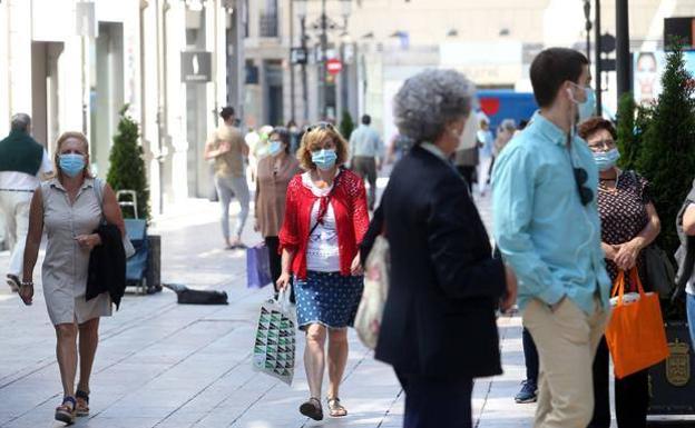 Coronavirus en Asturias | Denunciadas 60 personas por practicar botellón y otras 99 por no usar mascarilla en Gijón
