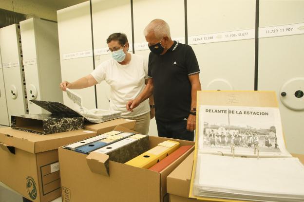 Un vecino de Lugones dona 3.300 fotografías al Archivo Municipal de Siero