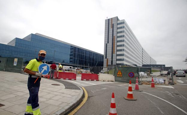 «Perdidos» ante el cambio de las paradas de bus del HUCA