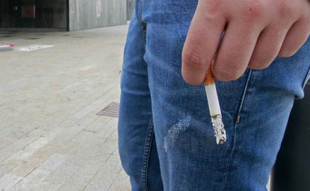 Coronavirus | Galicia estudia prohibir fumar en la calle si no existe distancia de seguridad