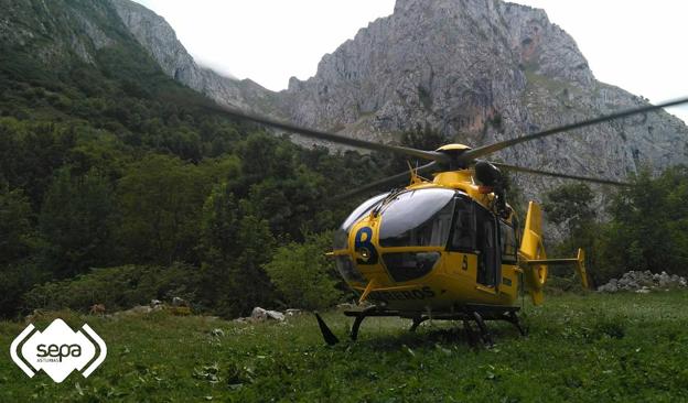 Evacuada al HUCA una mujer que se cayó en Bulnes