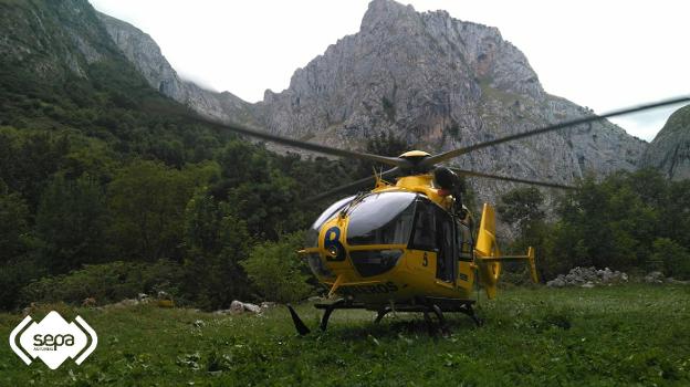 Rescatan en Bulnes a una excursionista que sufrió una caída y se fracturó la tibia y el peroné