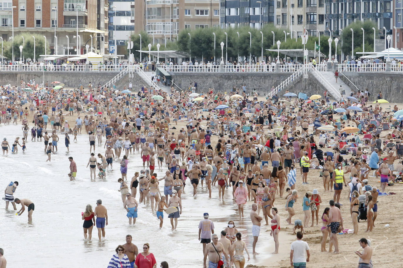 Domingo de playa y turismo en Asturias