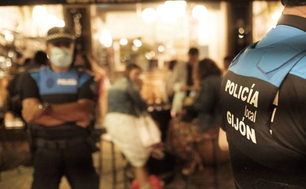 Coronavirus | La Policía denuncia dos fiestas nocturnas en domicilios de Gijón