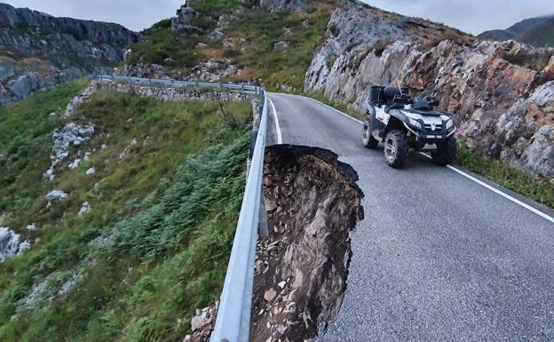 La carretera P0-5, en Ponga, permanecerá cortada para reparar el hundimiento a la altura de Carangas