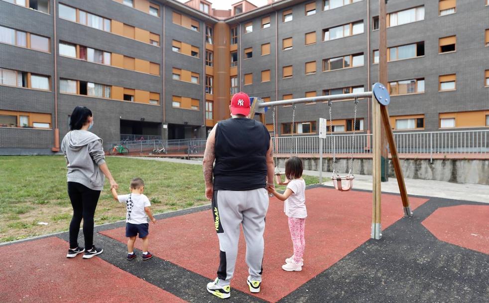 «Tiene atemorizados a cuatro bloques de Nuevo Roces, no nos atrevemos a salir de casa»