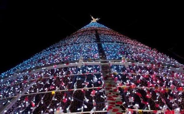 Vigo adelanta a agosto la instalación de las luces de Navidad