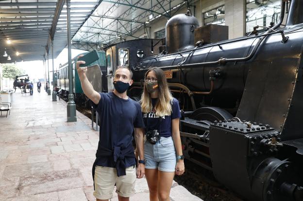 'Selfies' entre trenes en la reapertura del Museo del Ferrocarril