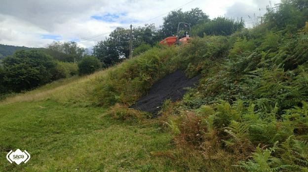 Muere un trabajador de 36 años en Langreo al caer su 'dumper' desde cinco metros de altura